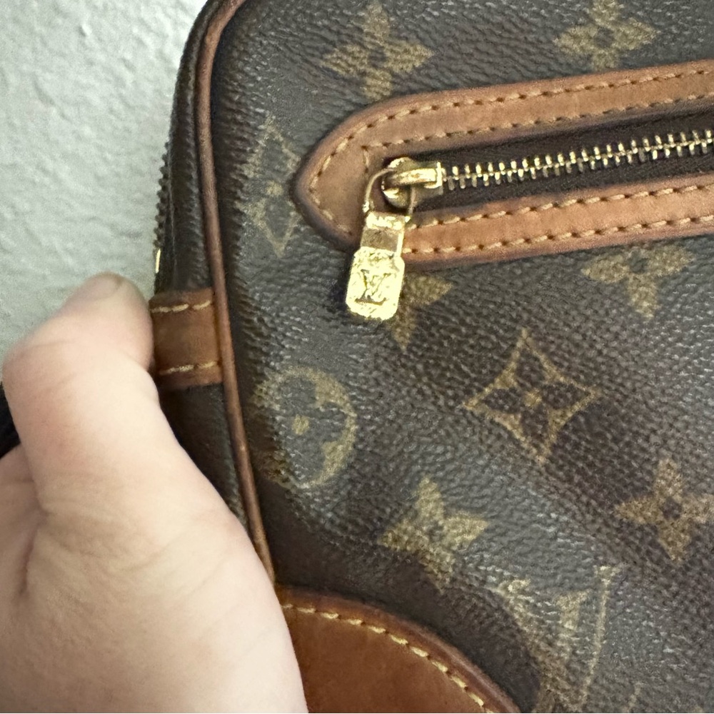 ๐ SOLD ๐ LOUIS VUITTON
Marly Dragonne GM
Monogram Clutch /Handbag - Picture 7 of 15